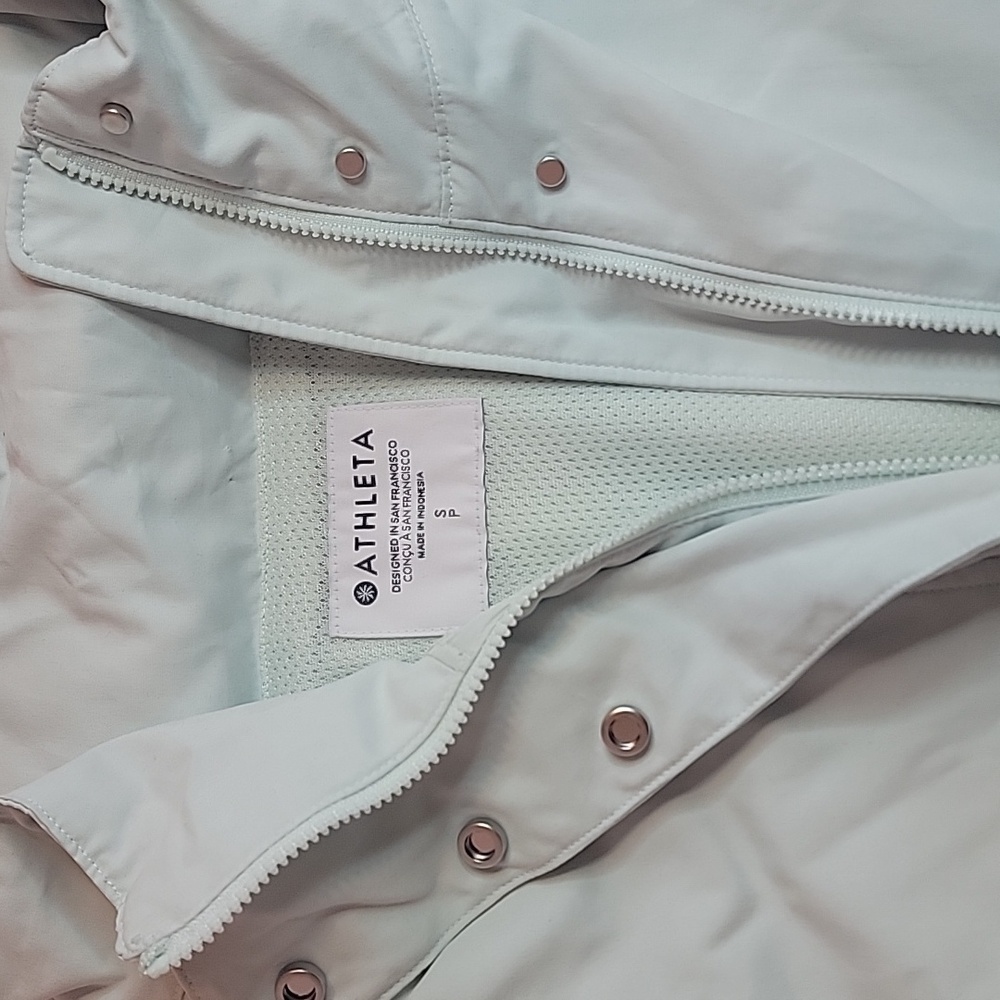 NWT Athleta Mint Green Everywhere Windbreaker Jacket w/ Hidden Hood. Small - Picture 3 of 12